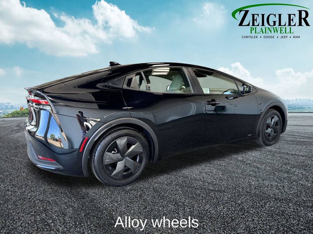 Used 2026 Toyota Prius LE AWD/4WD image 6
