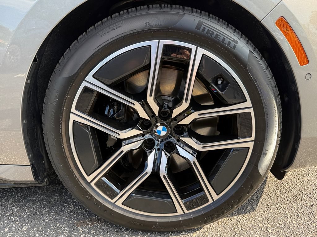 Used 2026 BMW 750e xDrive AWD/4WD image 18