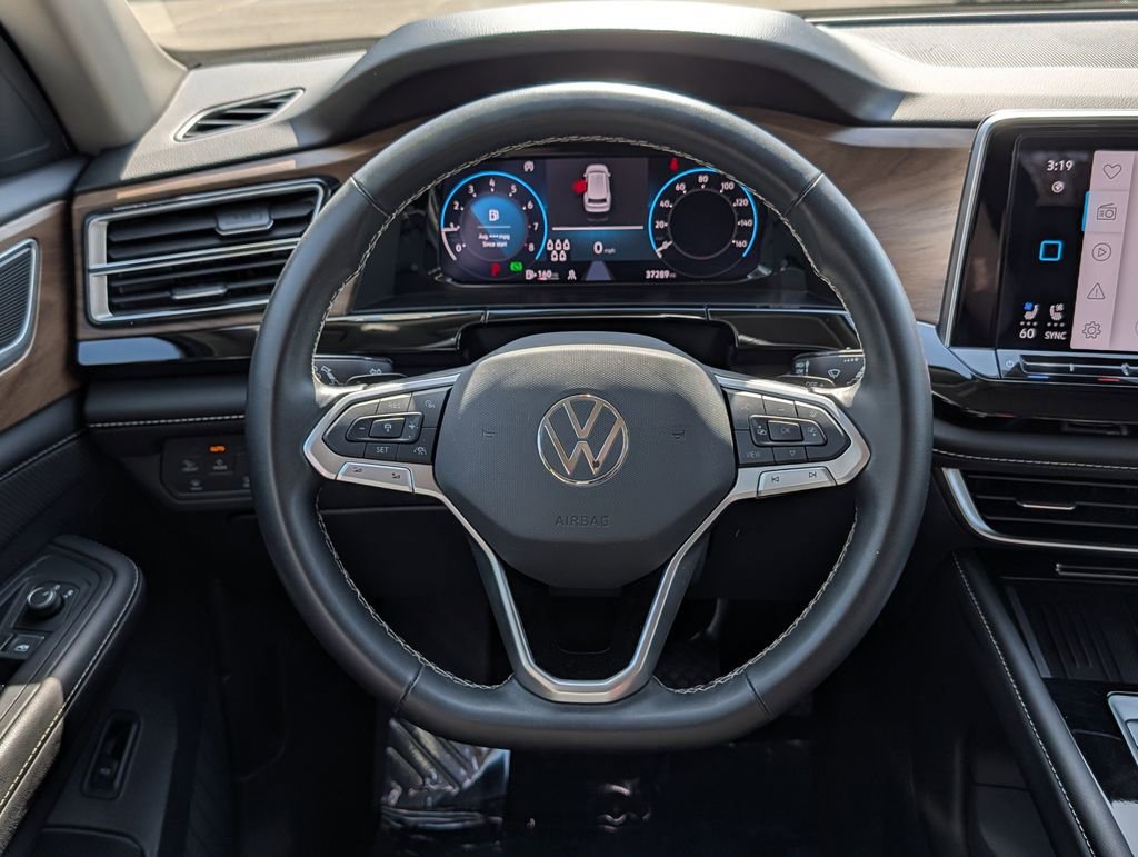 Used 2025 Volkswagen Atlas SE AWD/4WD image 28