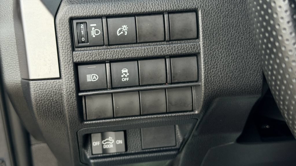 Used 2025 Toyota Tacoma SR5 AWD/4WD image 24