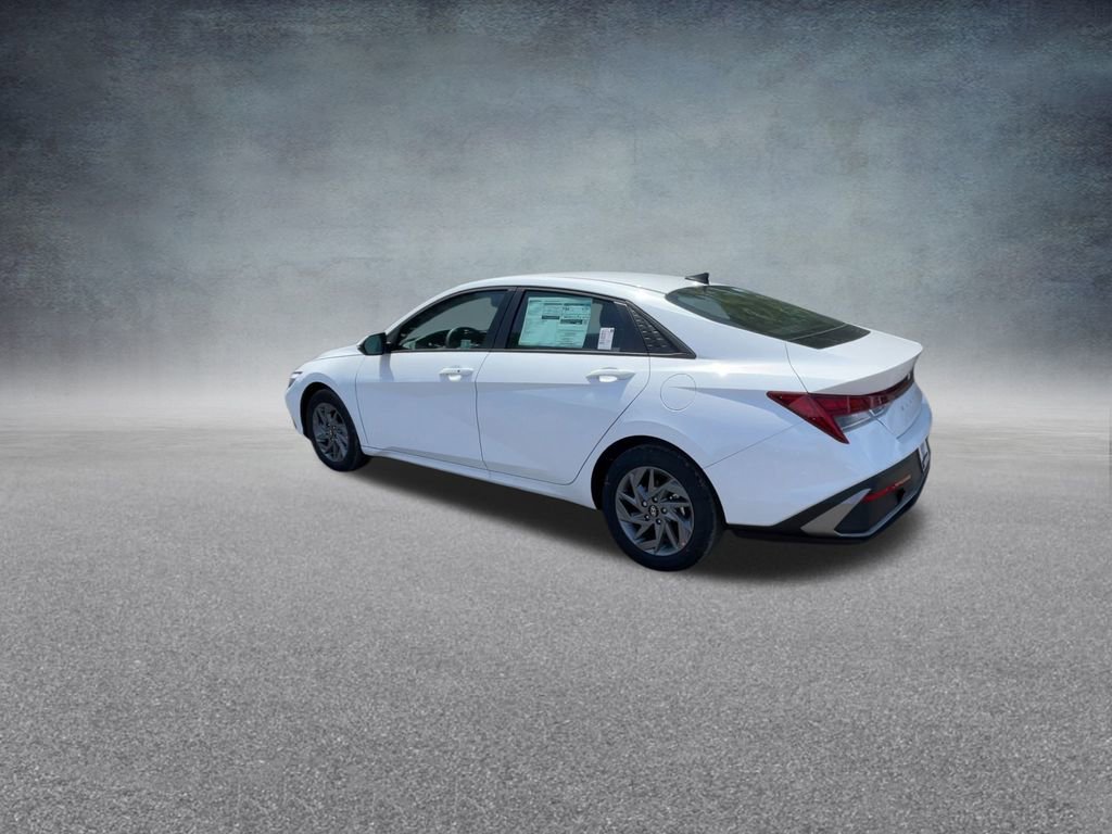 Used 2025 Hyundai Elantra Blue image 18