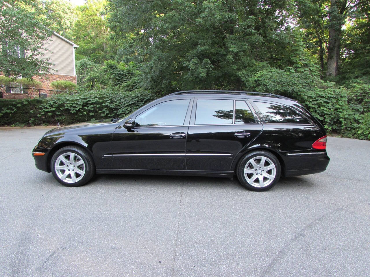 Used 2008 Mercedes-Benz E 350 4MATIC Wagon image 3