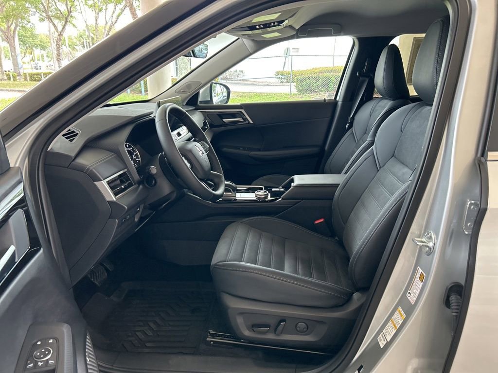Used 2026 Mitsubishi Outlander SE FWD image 5