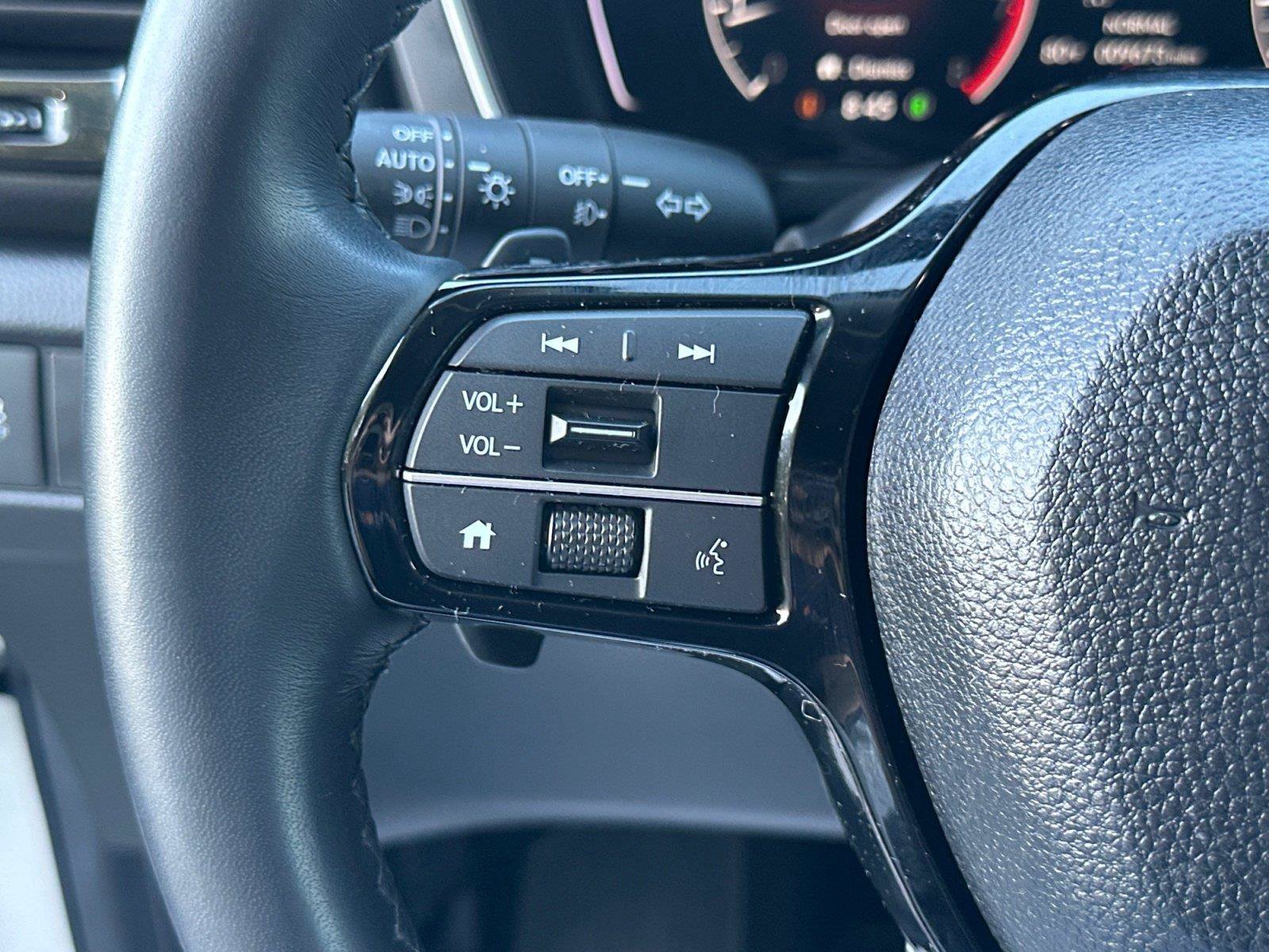 Used 2025 Honda Pilot Touring image 21