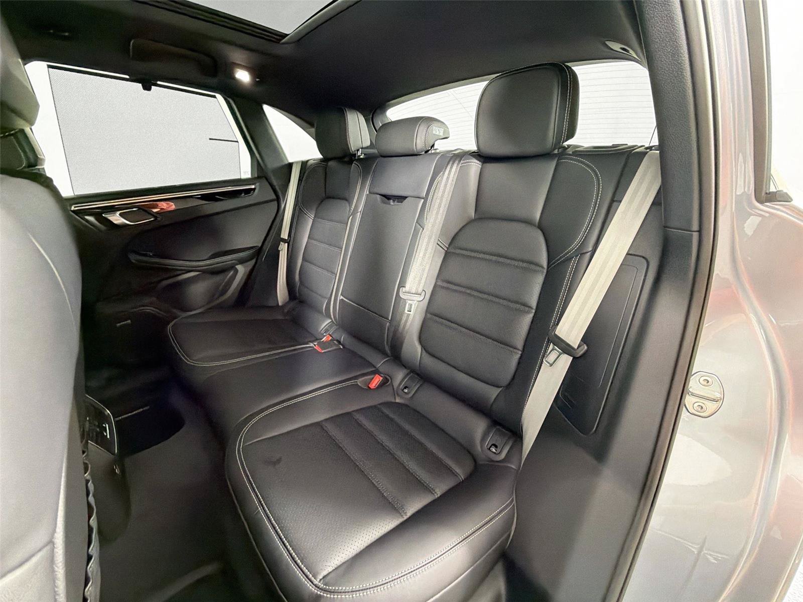 Certified 2025 Porsche Macan S AWD/4WD image 26