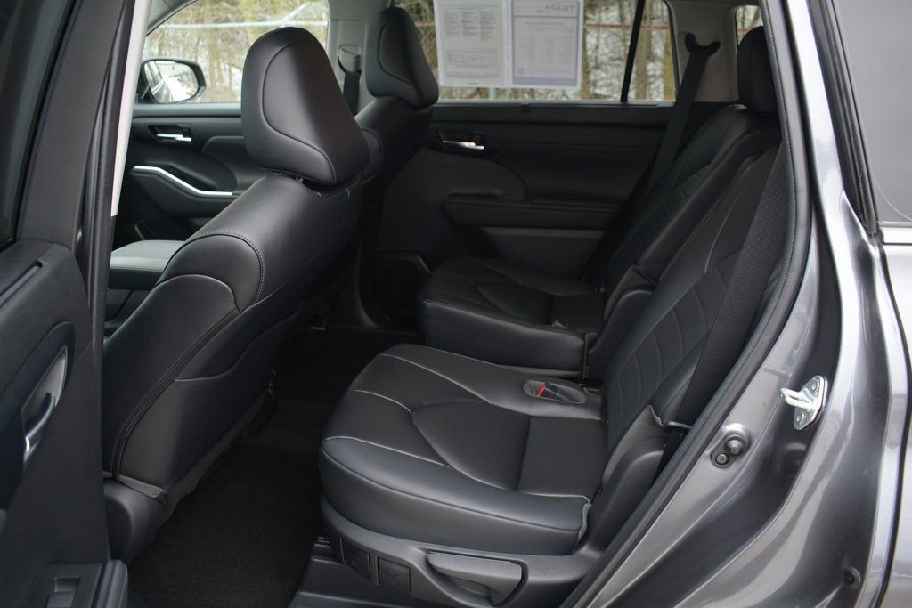 Used 2023 Toyota Highlander XLE image 23