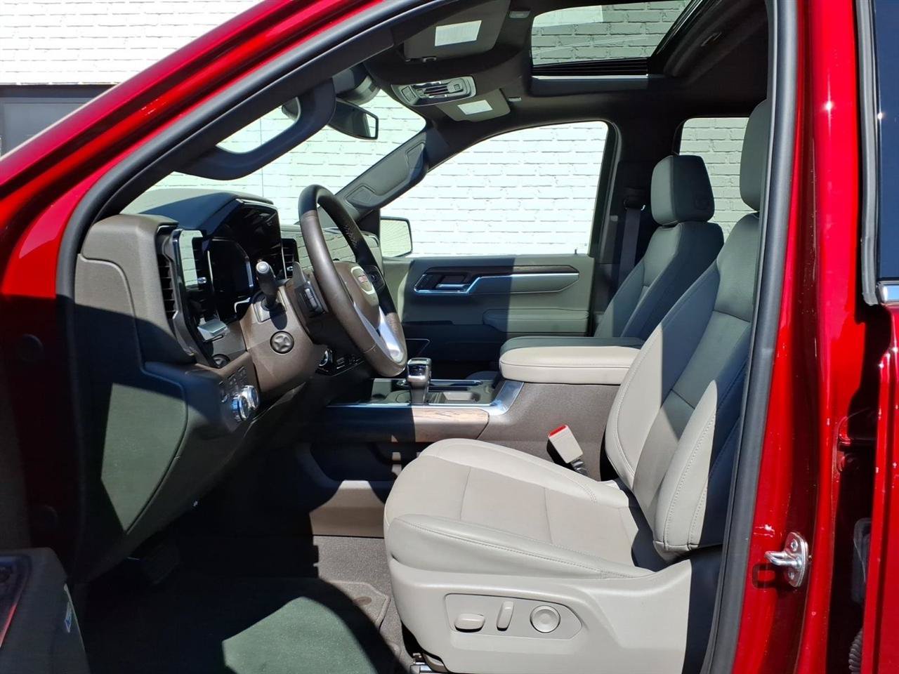 Used 2026 GMC Sierra 1500 SLT AWD/4WD image 12