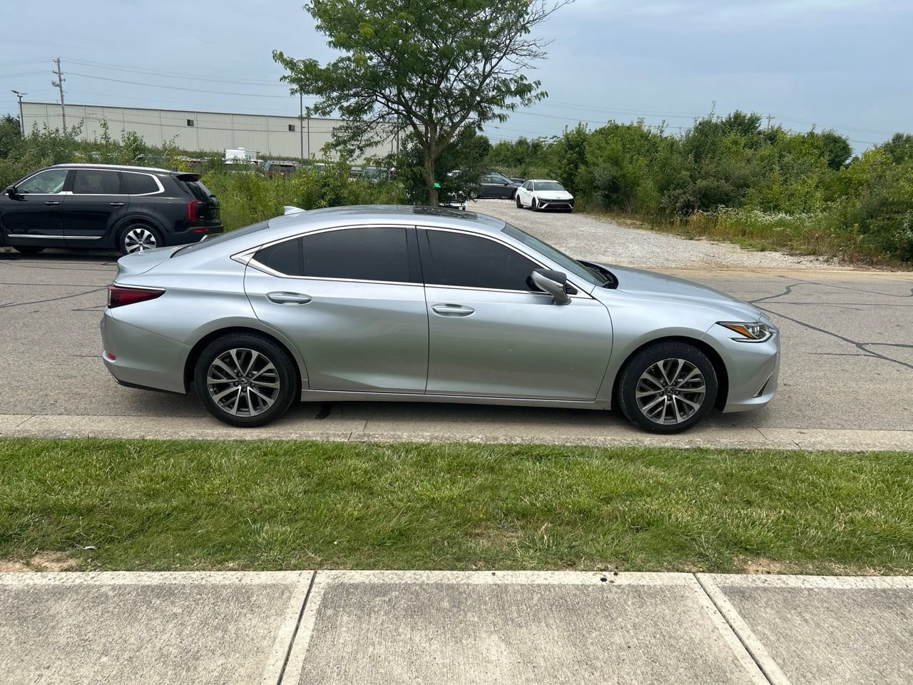 Used 2022 Lexus ES 350 w/ Premium Package FWD image 3