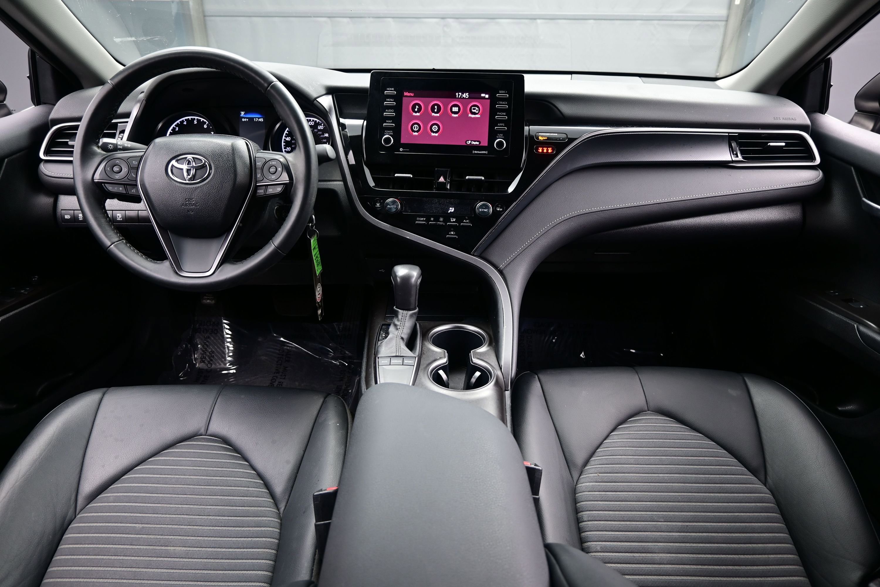 Used 2024 Toyota Camry SE FWD image 17