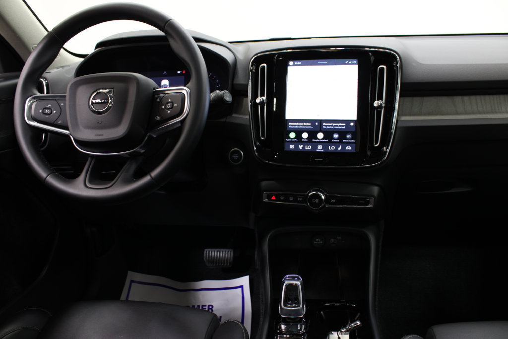 Certified 2026 Volvo XC40 B5 Plus AWD/4WD image 9