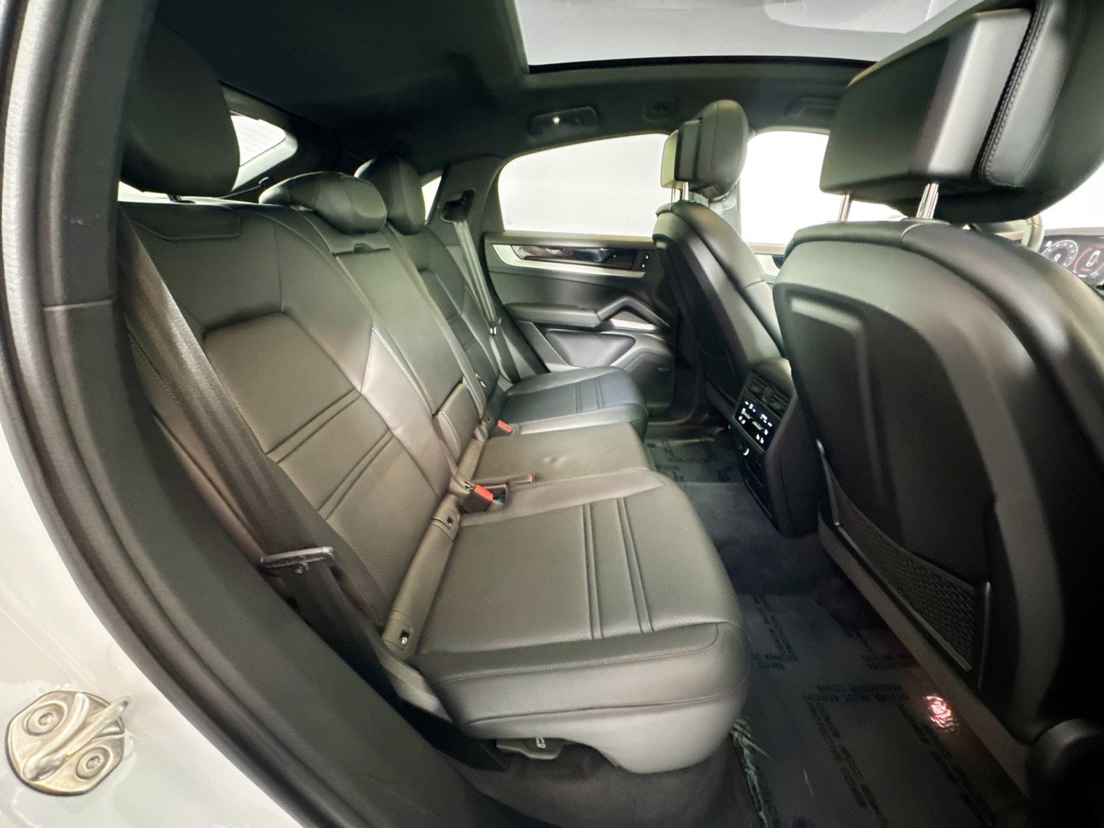 Certified 2025 Porsche Cayenne Coupe AWD/4WD image 24