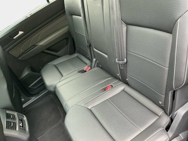Used 2023 Volkswagen Atlas SEL AWD/4WD image 14