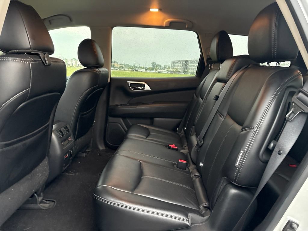 Used 2019 Nissan Pathfinder SL AWD/4WD image 16