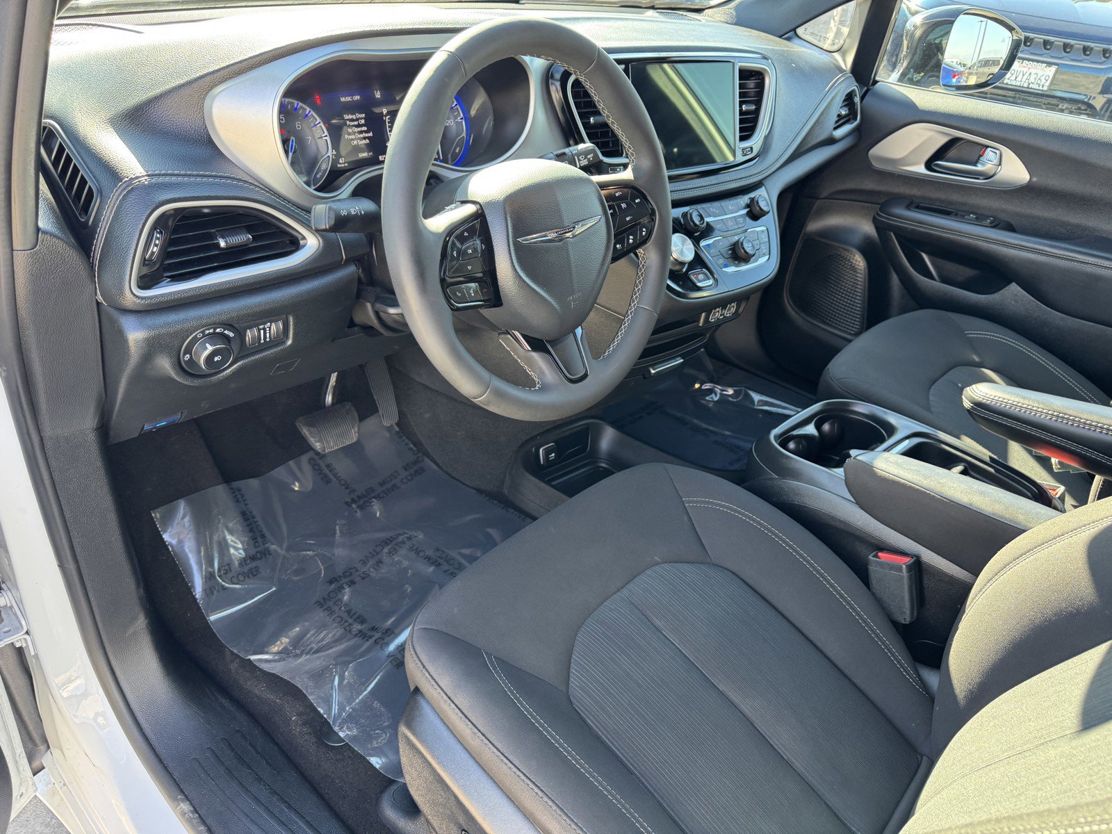 Used 2024 Chrysler Pacifica Touring image 15