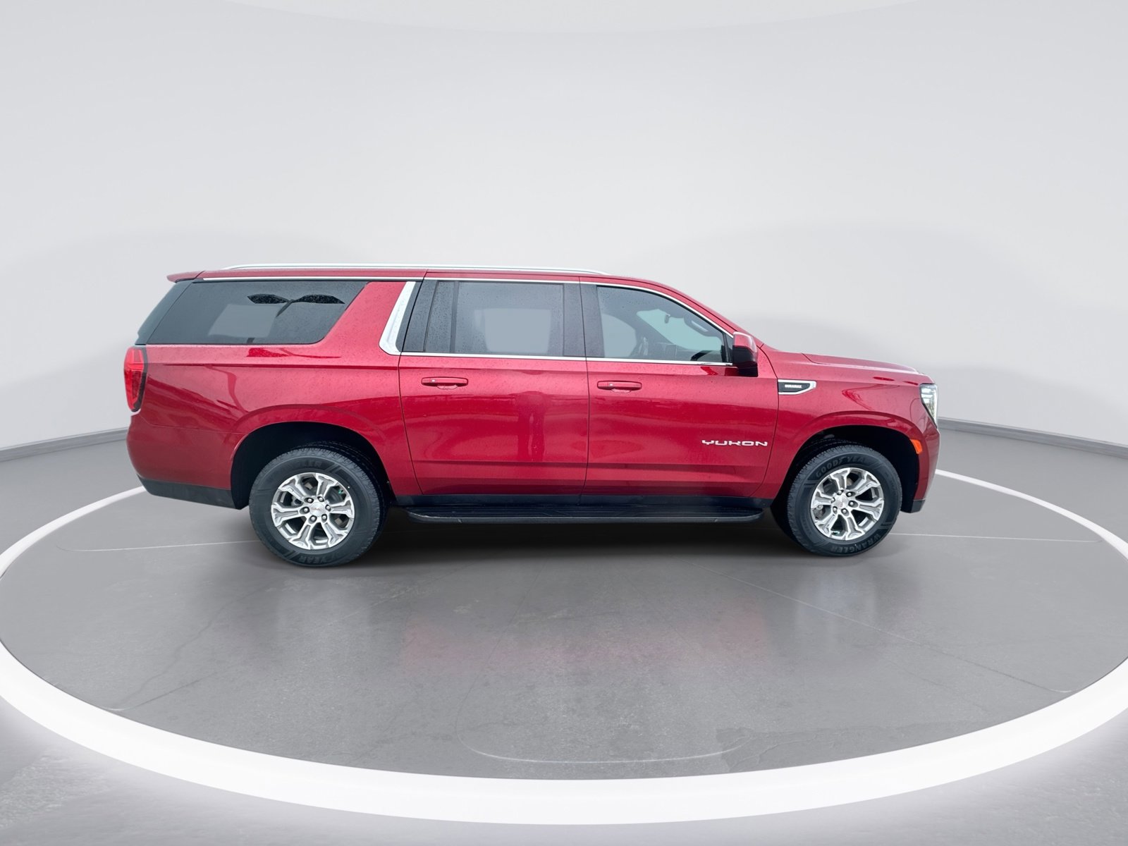 Used 2023 GMC Yukon XL SLE AWD/4WD image 9
