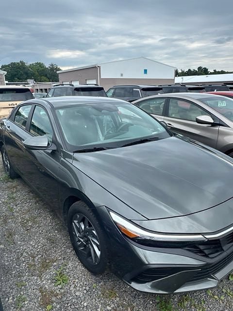 Used 2024 Hyundai Elantra Blue