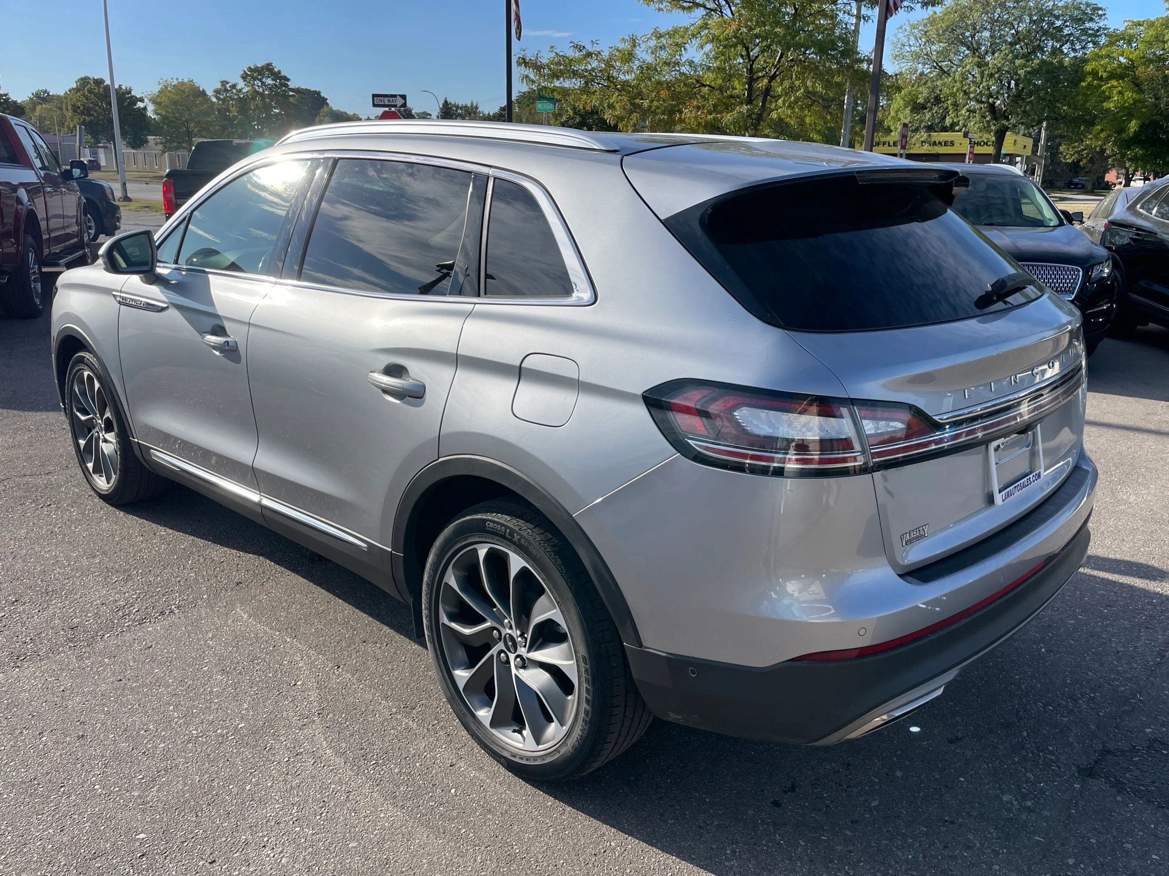 Used 2022 Lincoln Nautilus Reserve w/ Equipment Group 201A image 7