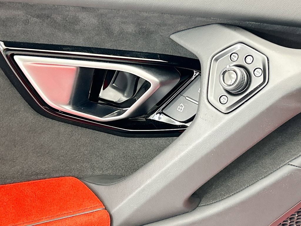 Used 2021 Lamborghini Huracan EVO image 20