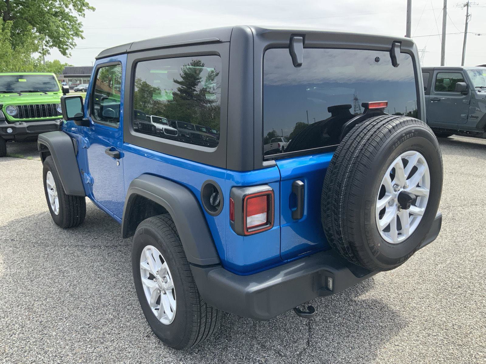 Used 2023 Jeep Wrangler Sport AWD/4WD image 8