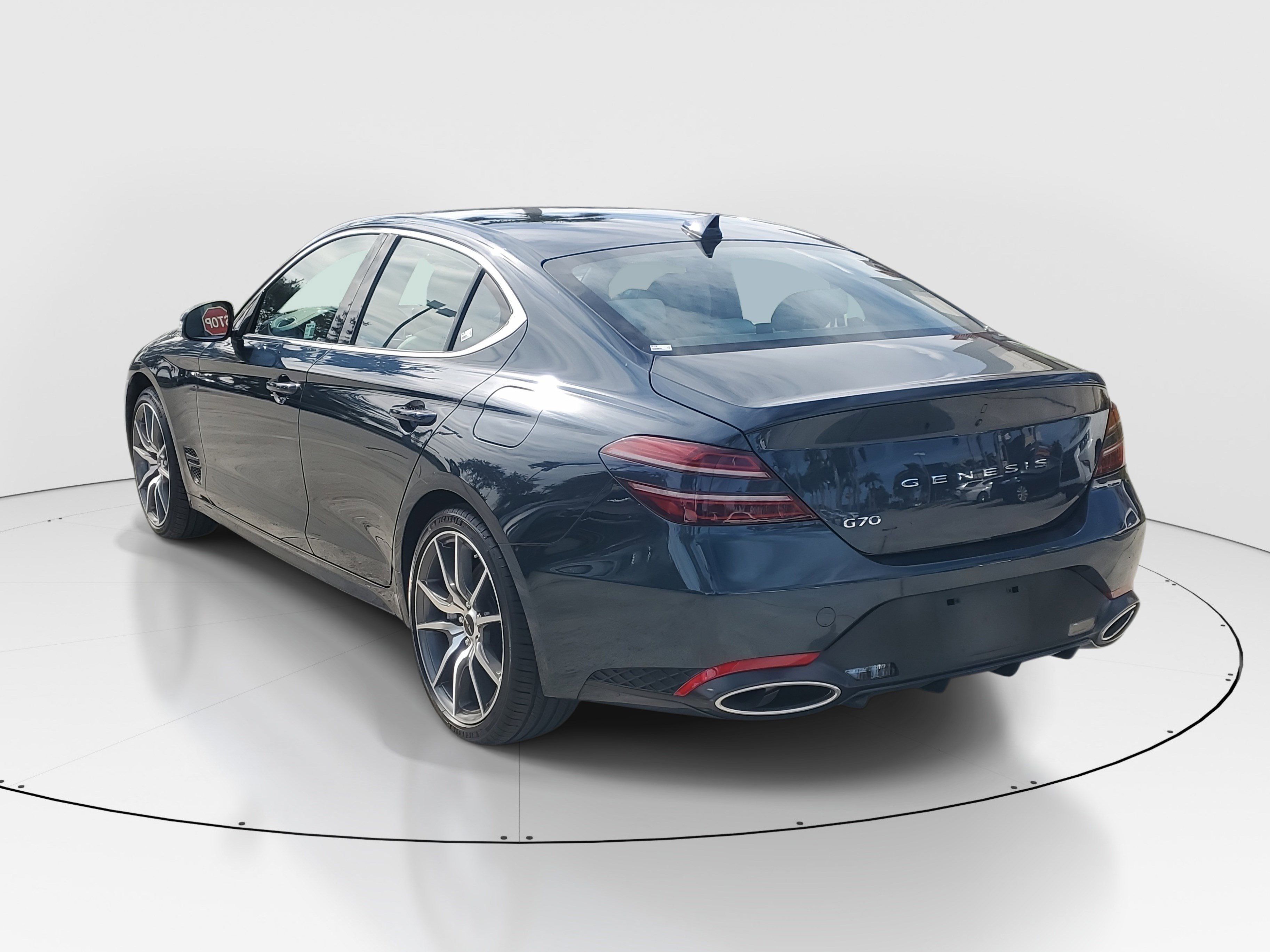 Used 2025 Genesis G70 2.5T image 5