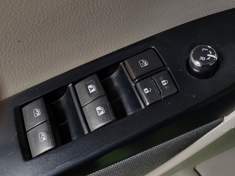 Used 2018 Toyota Highlander LE image 27