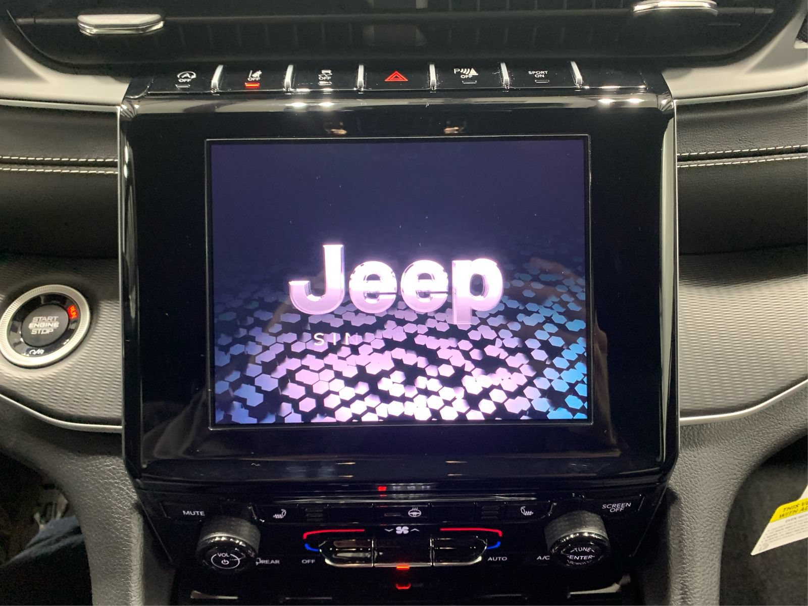 Used 2025 Jeep Grand Cherokee Altitude AWD/4WD image 13