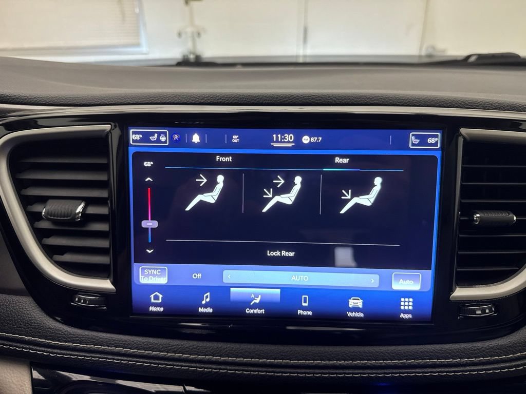 Used 2021 Chrysler Pacifica Touring-L FWD image 28