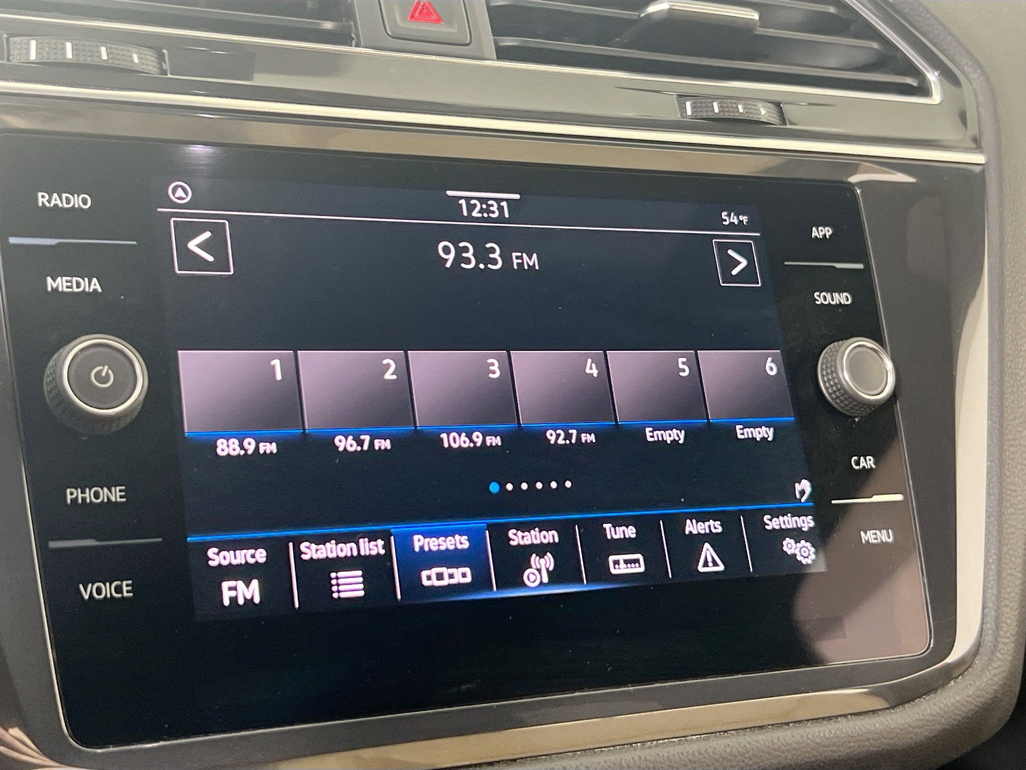Used 2022 Volkswagen Tiguan SE AWD/4WD image 14