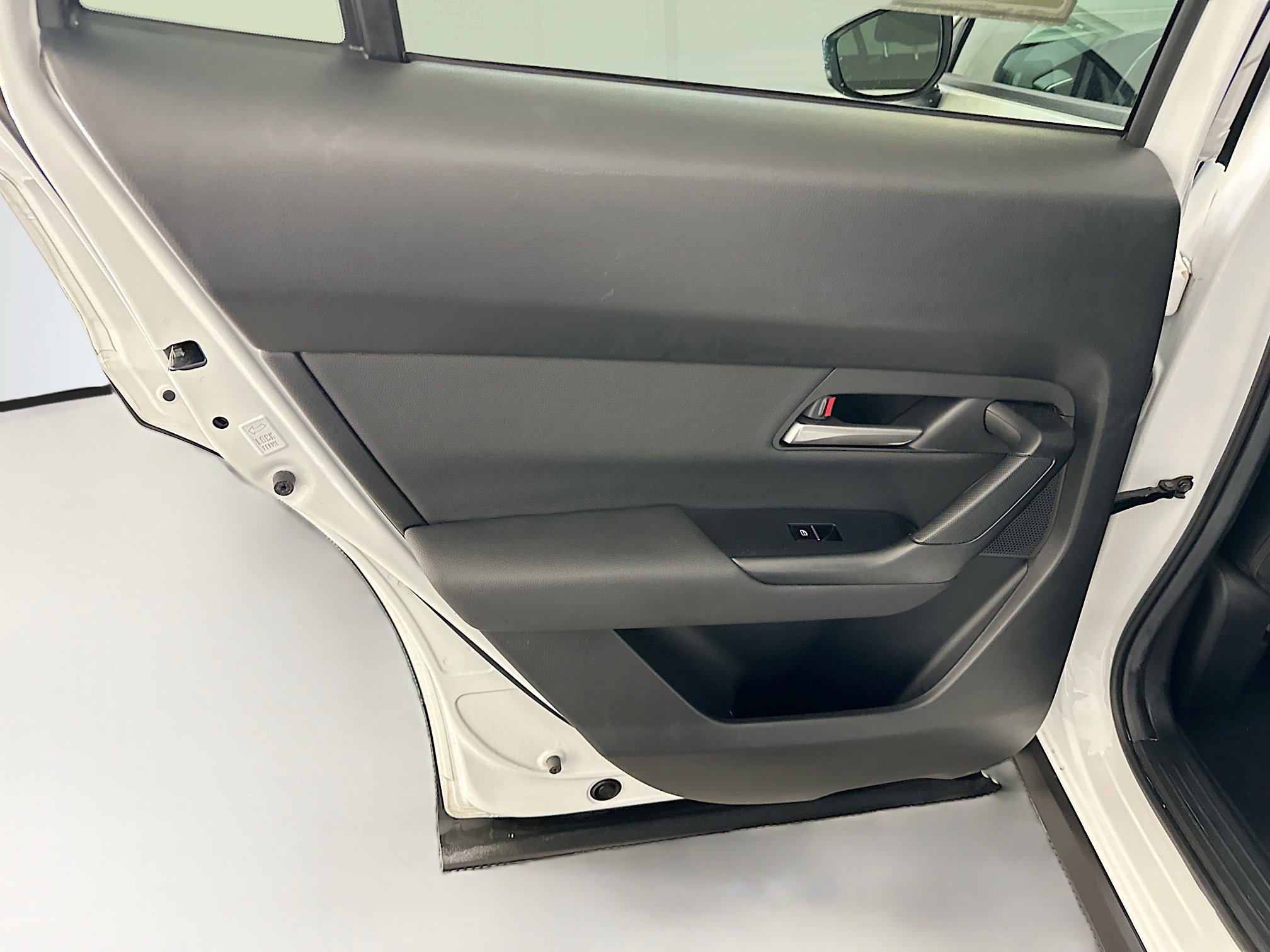 Used 2025 MAZDA CX-50 AWD 2.5 S w/ Premium Package image 28