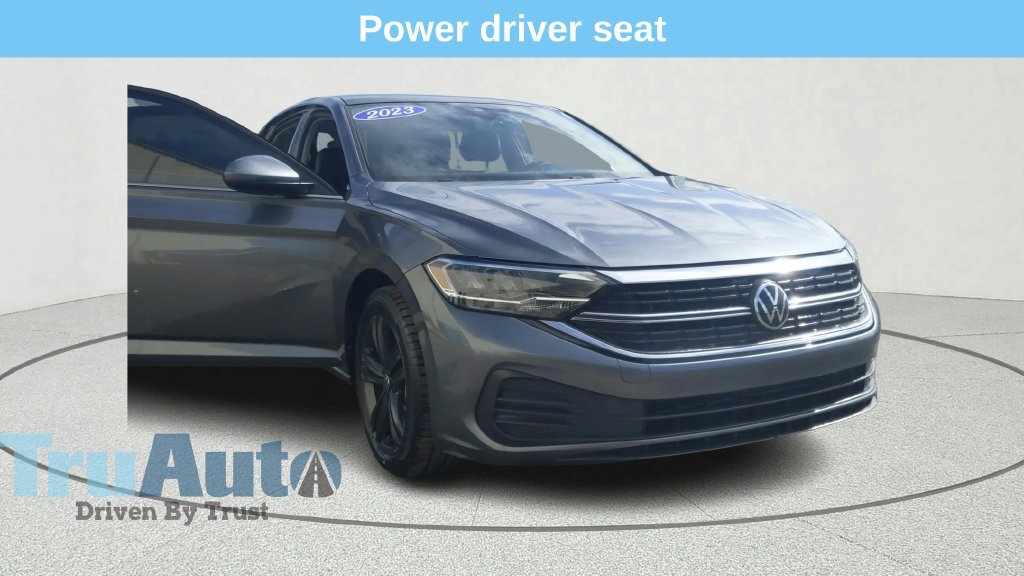 Used 2023 Volkswagen Jetta SE FWD image 9