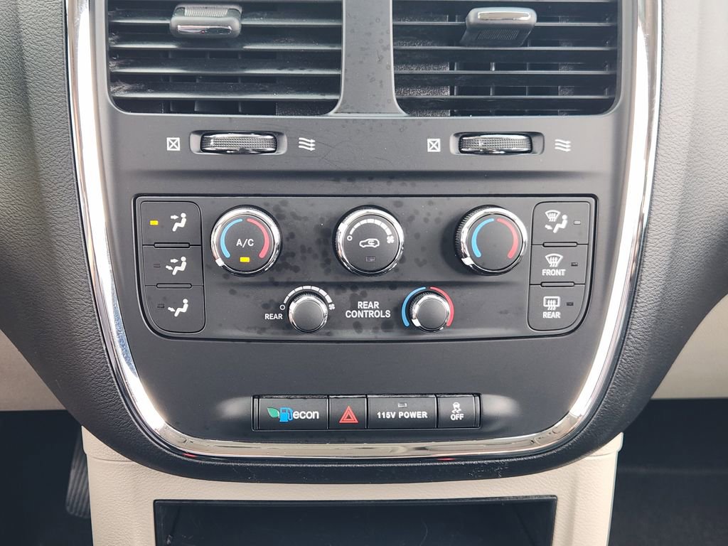 Used 2020 Dodge Grand Caravan SE w/ UConnect Hands-Free Group image 18