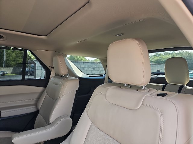 Certified 2024 Ford Explorer Platinum w/ Technology Package AWD/4WD image 17