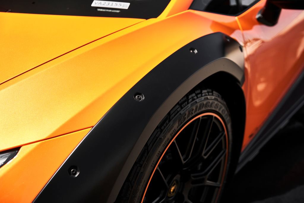 Used 2023 Lamborghini Huracan Sterrato image 9