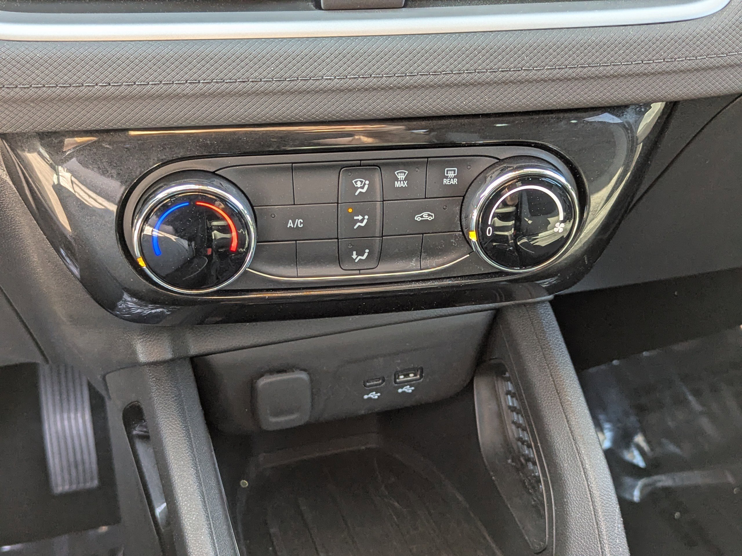 Used 2025 Chevrolet TrailBlazer LT image 23