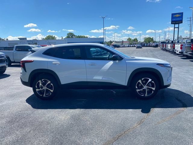 New 2026 Chevrolet Trax RS w/ Sunroof Package FWD image 8