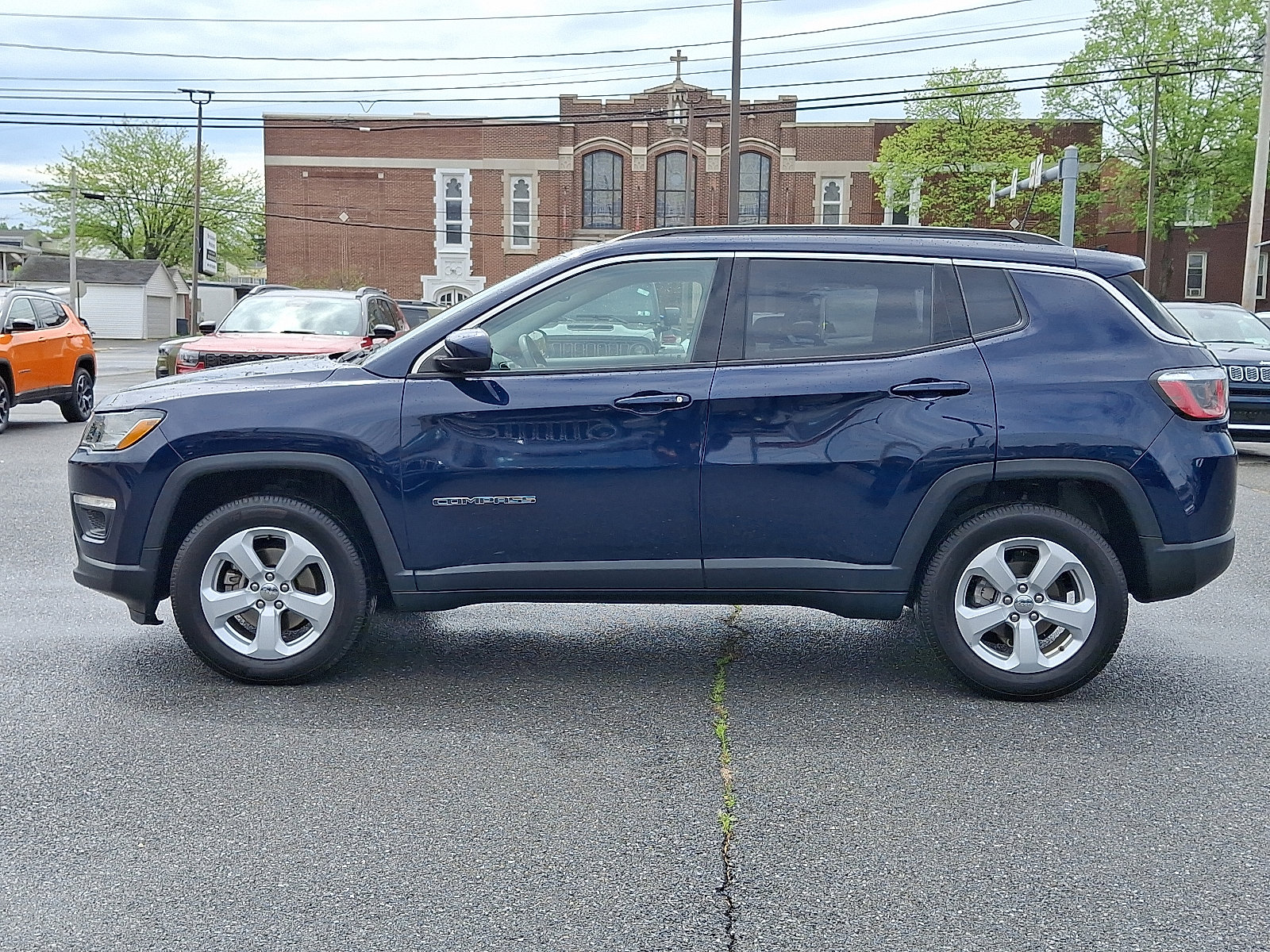 Used 2017 Jeep Compass Latitude w/ Popular Equipment Group AWD/4WD image 4