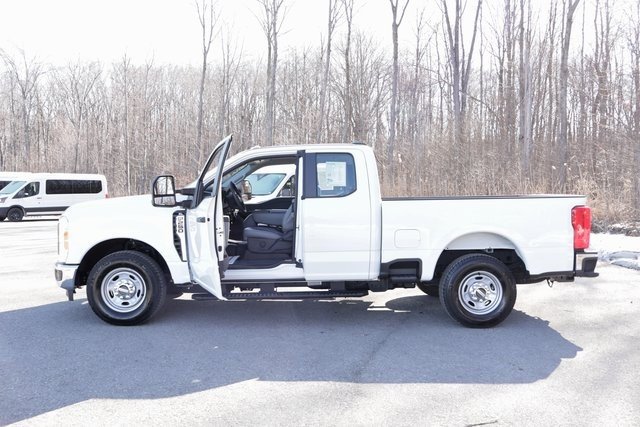 Used 2023 Ford F250 XL w/ XL Chrome Package image 5