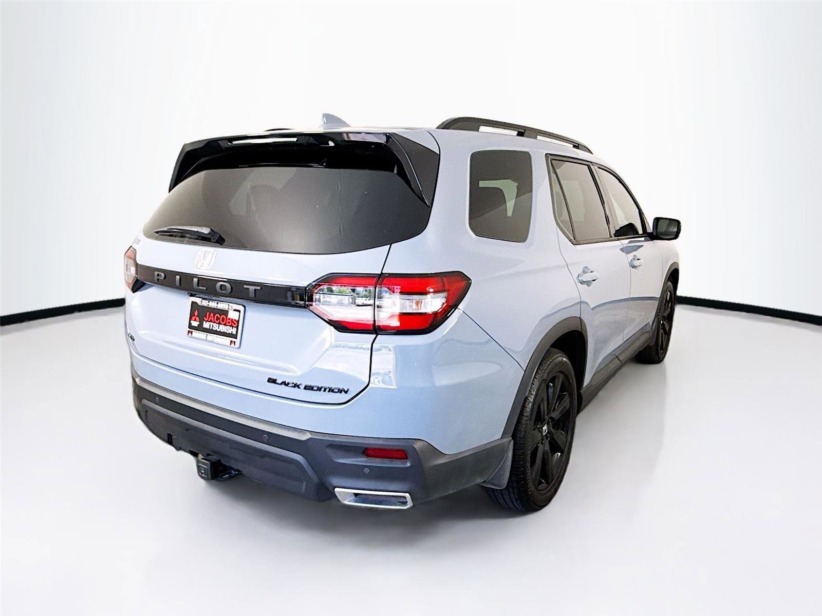 Used 2025 Honda Pilot Black Edition image 11