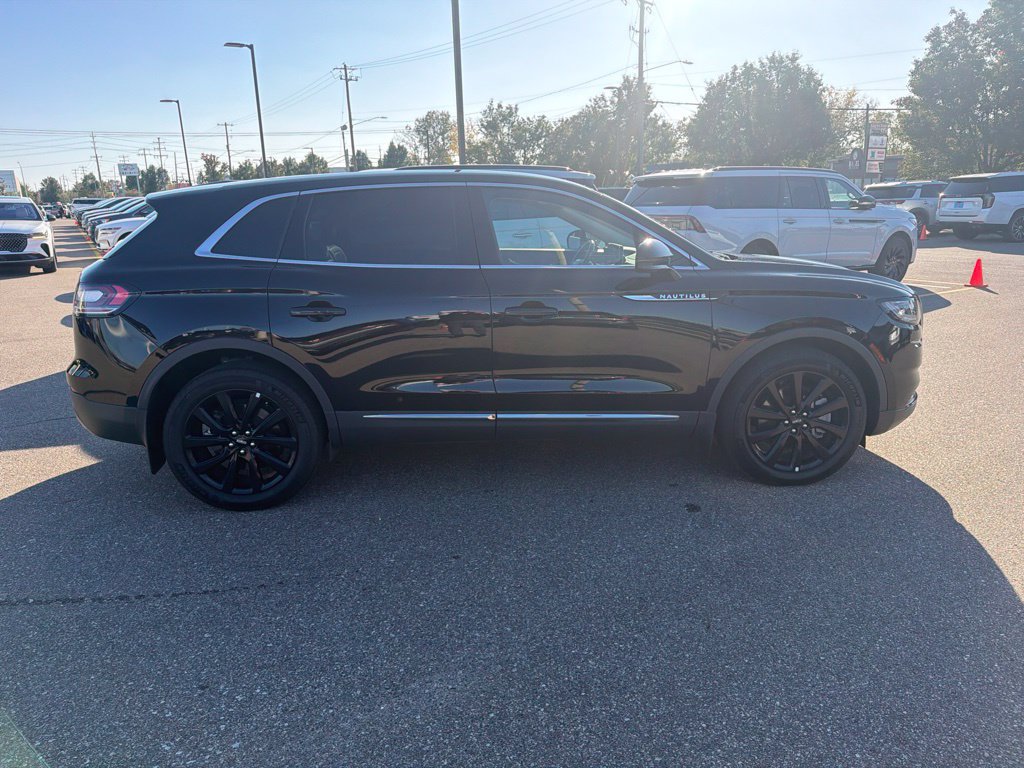 Used 2023 Lincoln Nautilus Reserve w/ Monochromatic Package AWD/4WD image 5
