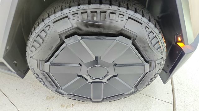 Used 2024 Tesla Cybertruck AWD Crew Cab image 53