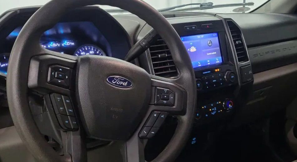 Used 2022 Ford F250 XLT AWD/4WD image 2