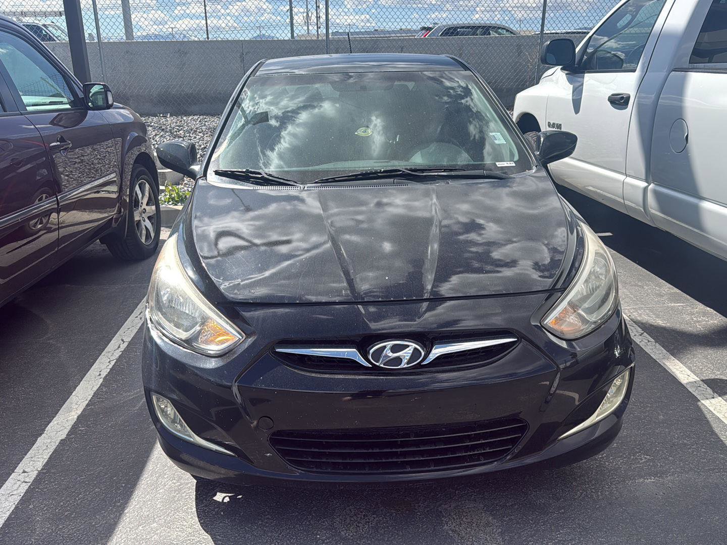 Used 2012 Hyundai Accent SE FWD image 2