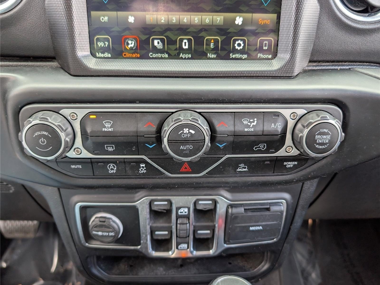 Used 2022 Jeep Gladiator Overland w/ Popular Equipment Package AWD/4WD image 25