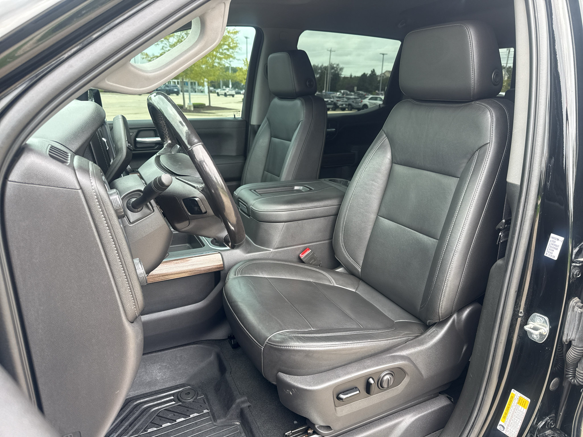 Used 2020 Chevrolet Silverado 1500 LT Trail Boss w/ Midnight Edition AWD/4WD image 14