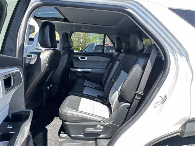 Used 2023 Ford Explorer XLT w/ Equipment Group 202A AWD/4WD image 8