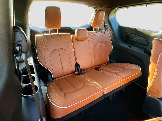 Used 2025 Chrysler Pacifica Pinnacle image 30