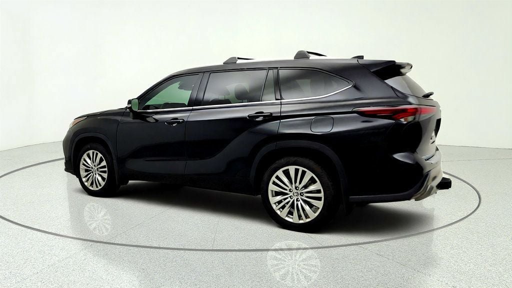 Used 2025 Toyota Highlander Platinum AWD/4WD image 7