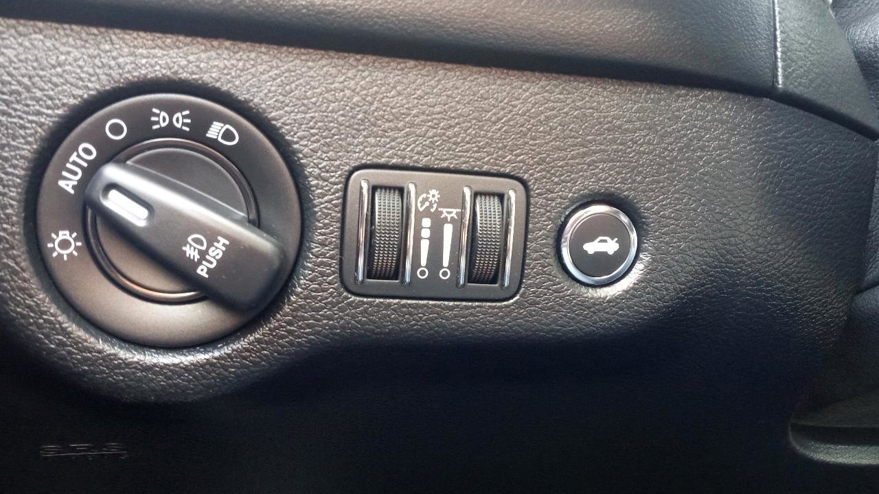 Used 2019 Dodge Charger SXT w/ Plus Group image 23