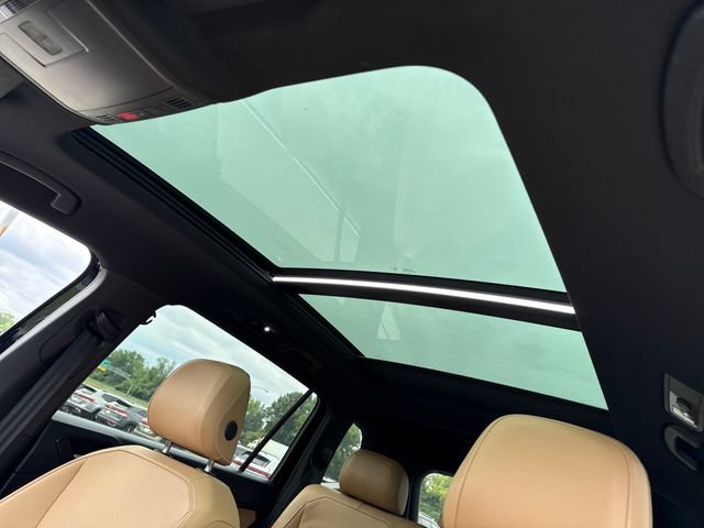 Used 2024 Volkswagen Tiguan SE w/ Panoramic Sunroof Package AWD/4WD image 30