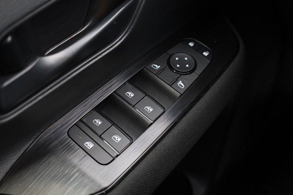 New 2026 Nissan Kicks S image 18